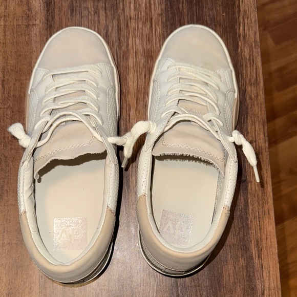 DV by Dolce Vita Hillow Sneakers 7.5 - Picture 7 of 8